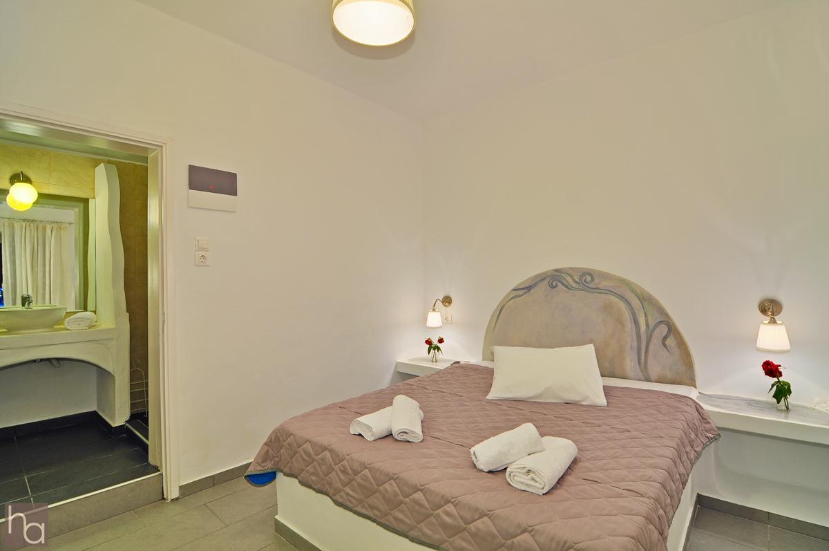 Hotel Adamas Buitenkant foto