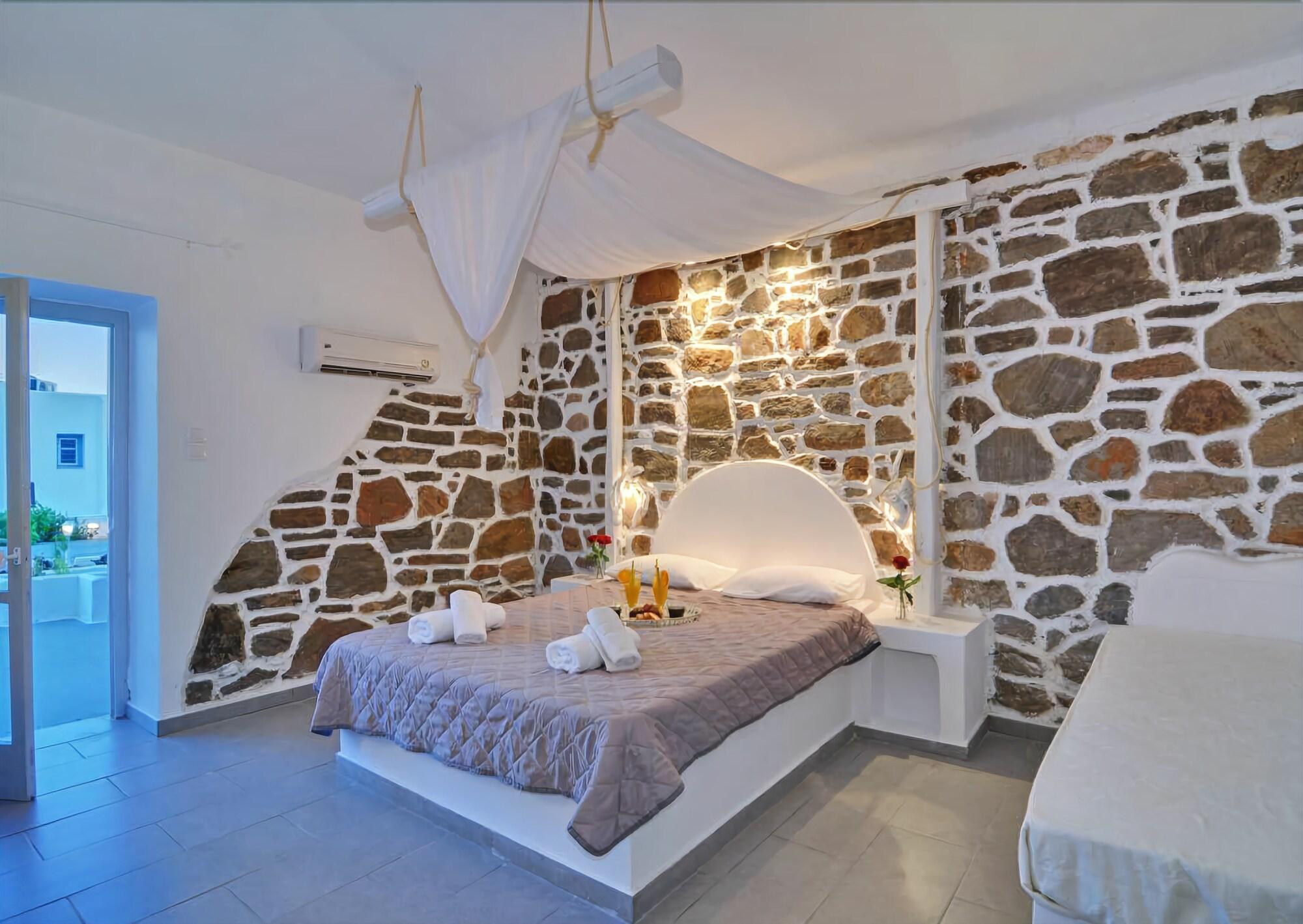 Hotel Adamas Buitenkant foto