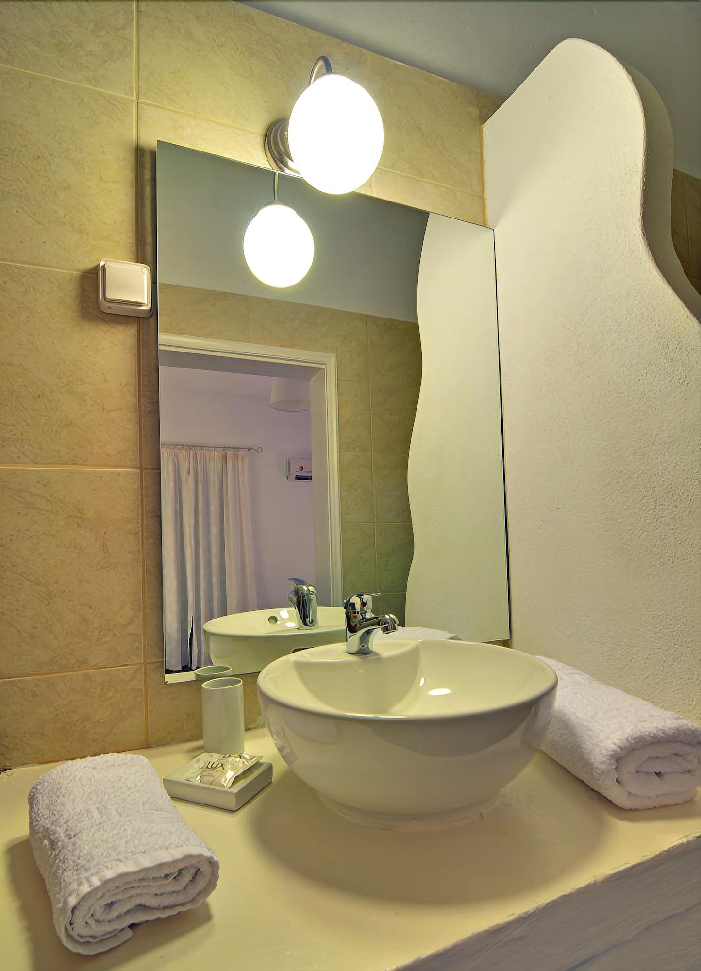 Hotel Adamas Buitenkant foto