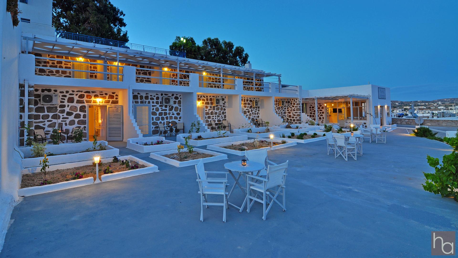 Hotel Adamas Buitenkant foto